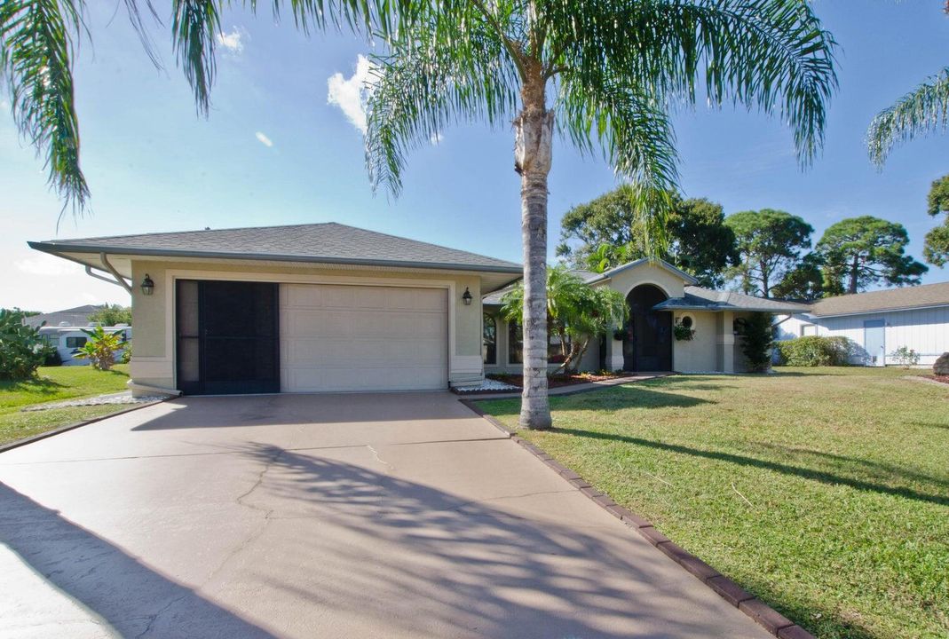 Recently Sold: $480,000 (3 beds, 2 baths, 1861 Square Feet)