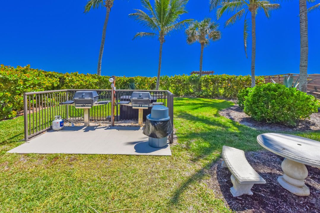 Active With Contract: $375,000 (2 beds, 2 baths, 1053 Square Feet)