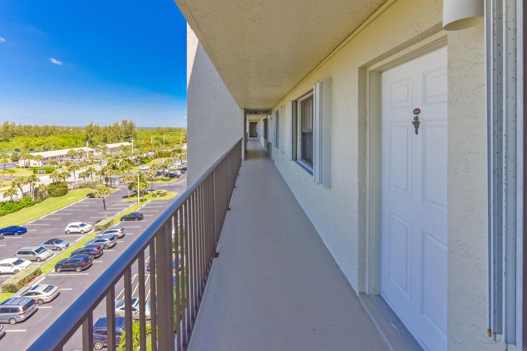 Active With Contract: $375,000 (2 beds, 2 baths, 1053 Square Feet)