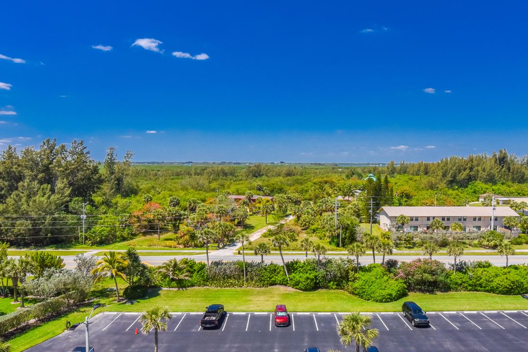 Active With Contract: $375,000 (2 beds, 2 baths, 1053 Square Feet)