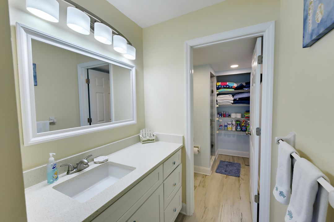 Active With Contract: $375,000 (2 beds, 2 baths, 1053 Square Feet)