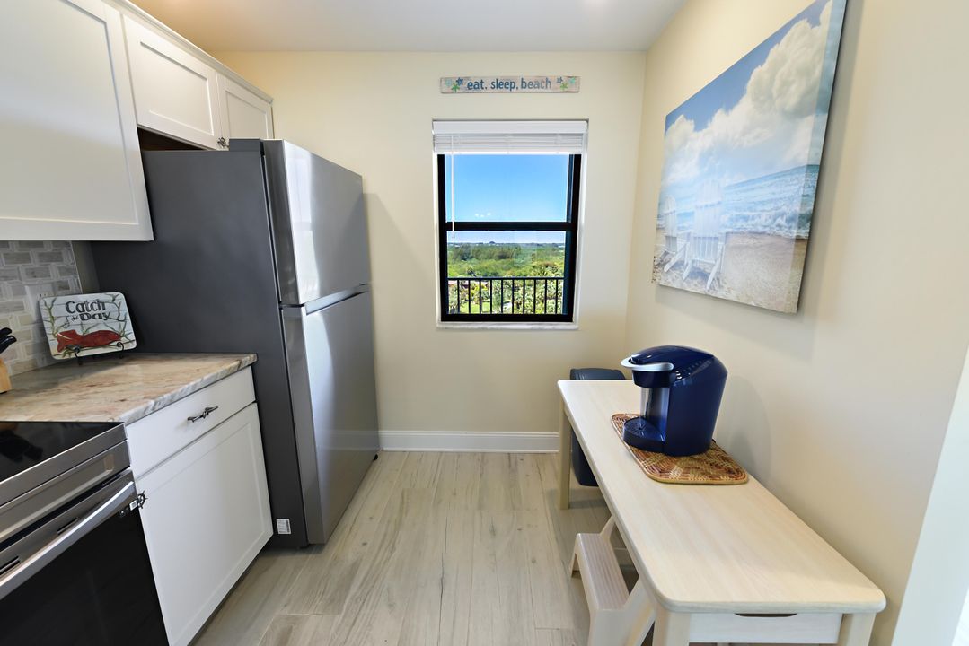 Active With Contract: $375,000 (2 beds, 2 baths, 1053 Square Feet)