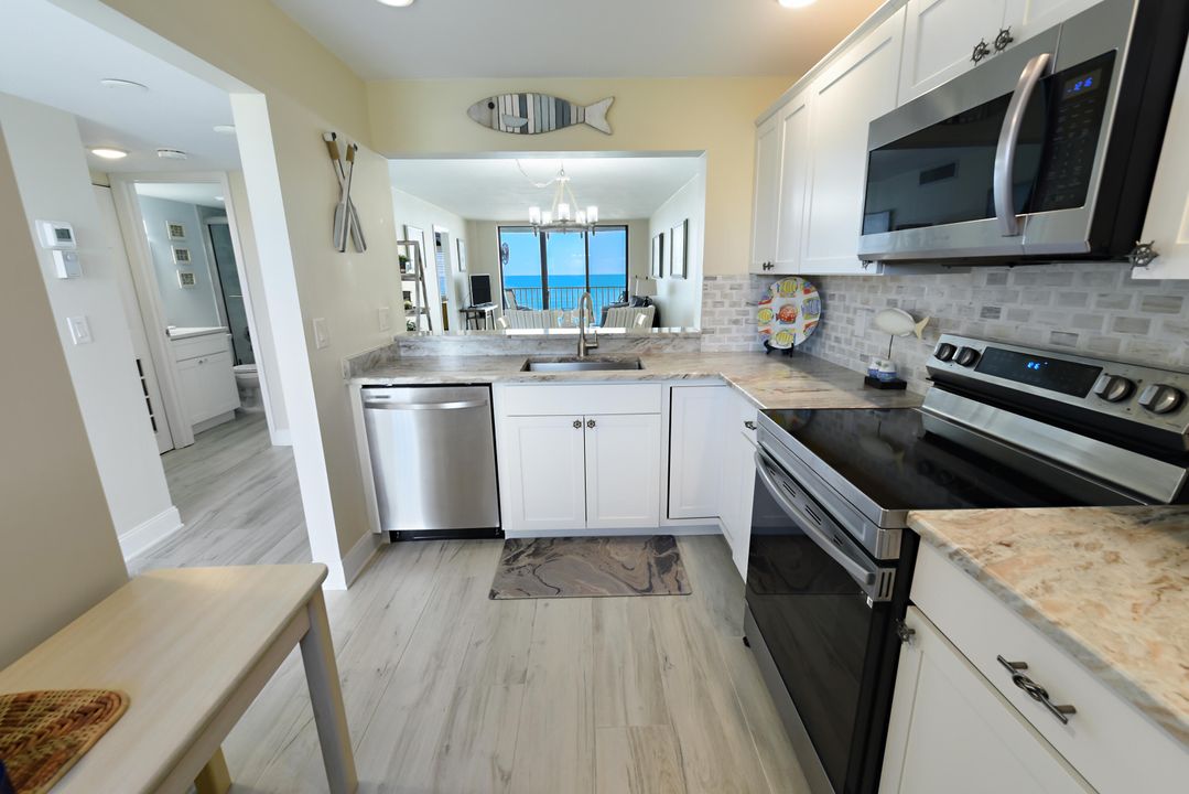 Active With Contract: $375,000 (2 beds, 2 baths, 1053 Square Feet)