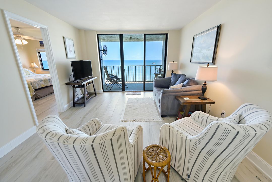 Active With Contract: $375,000 (2 beds, 2 baths, 1053 Square Feet)