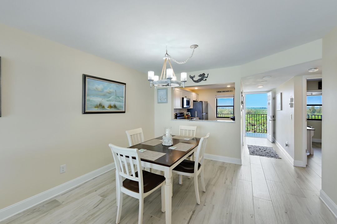 Active With Contract: $375,000 (2 beds, 2 baths, 1053 Square Feet)