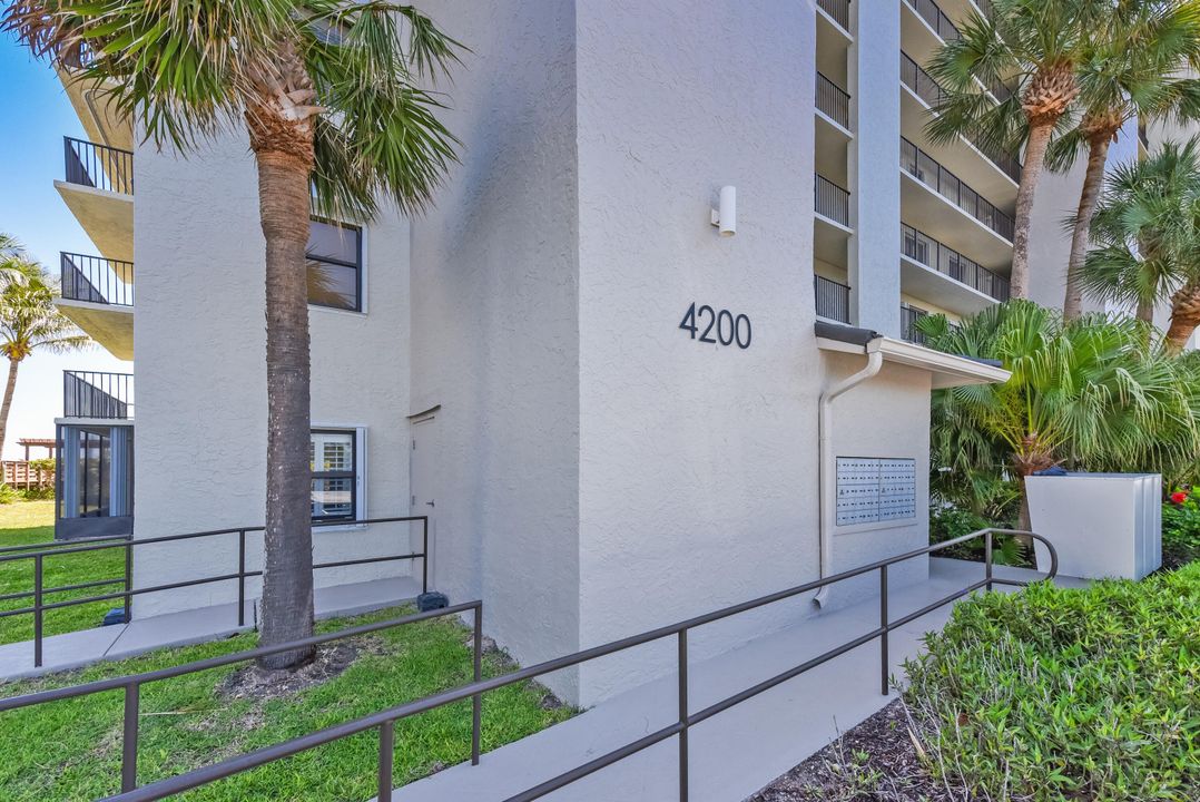 Active With Contract: $375,000 (2 beds, 2 baths, 1053 Square Feet)