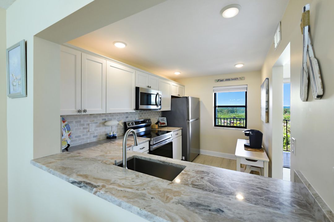 Active With Contract: $375,000 (2 beds, 2 baths, 1053 Square Feet)