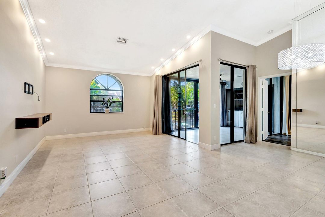 For Sale: $219,900 (2 beds, 2 baths, 1131 Square Feet)