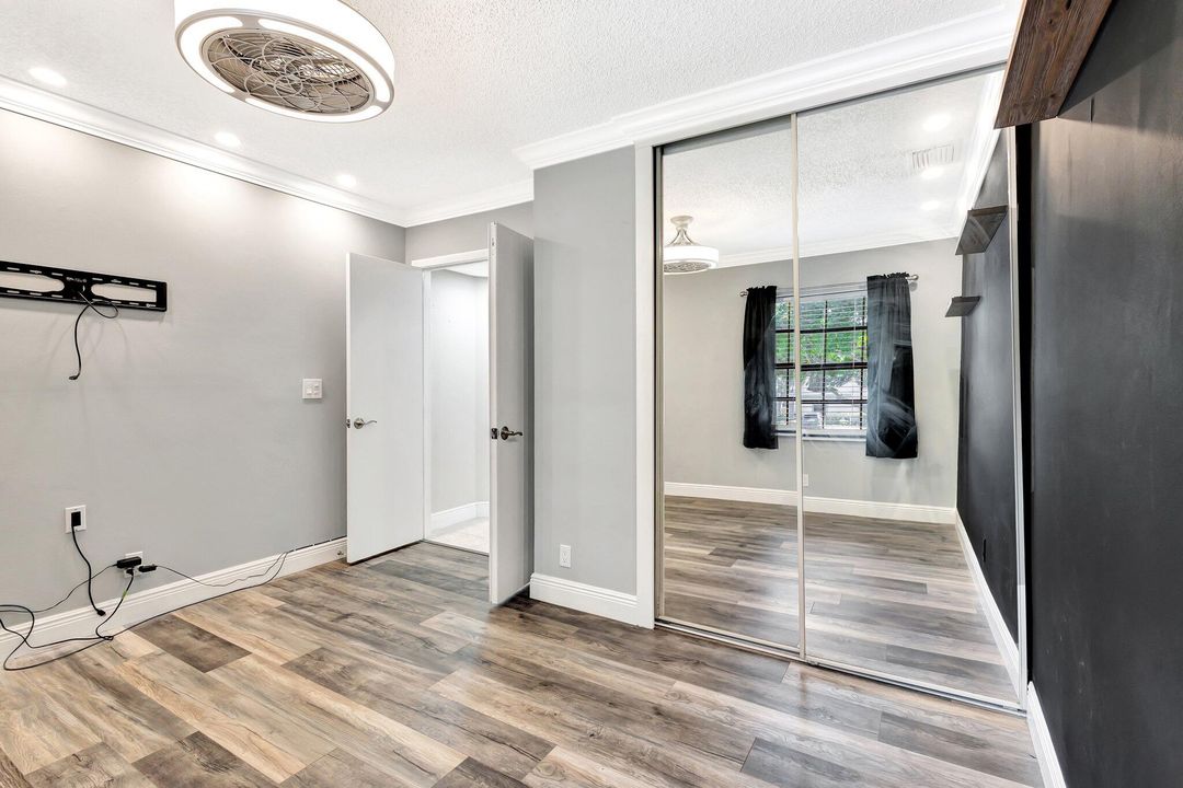 For Sale: $219,900 (2 beds, 2 baths, 1131 Square Feet)