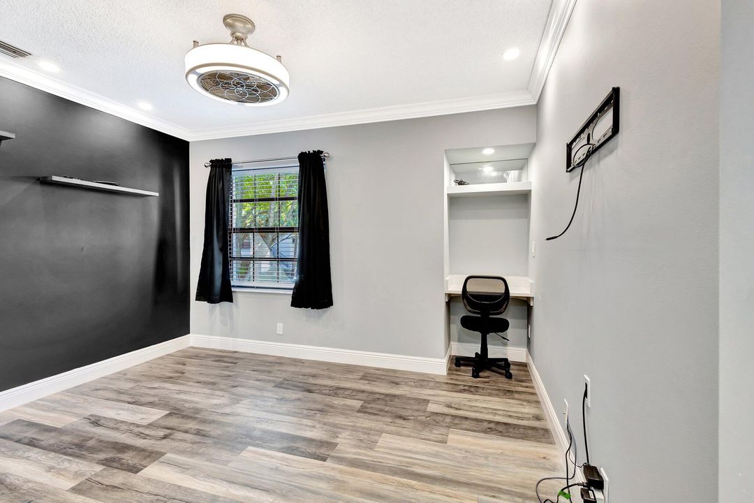 For Sale: $219,900 (2 beds, 2 baths, 1131 Square Feet)