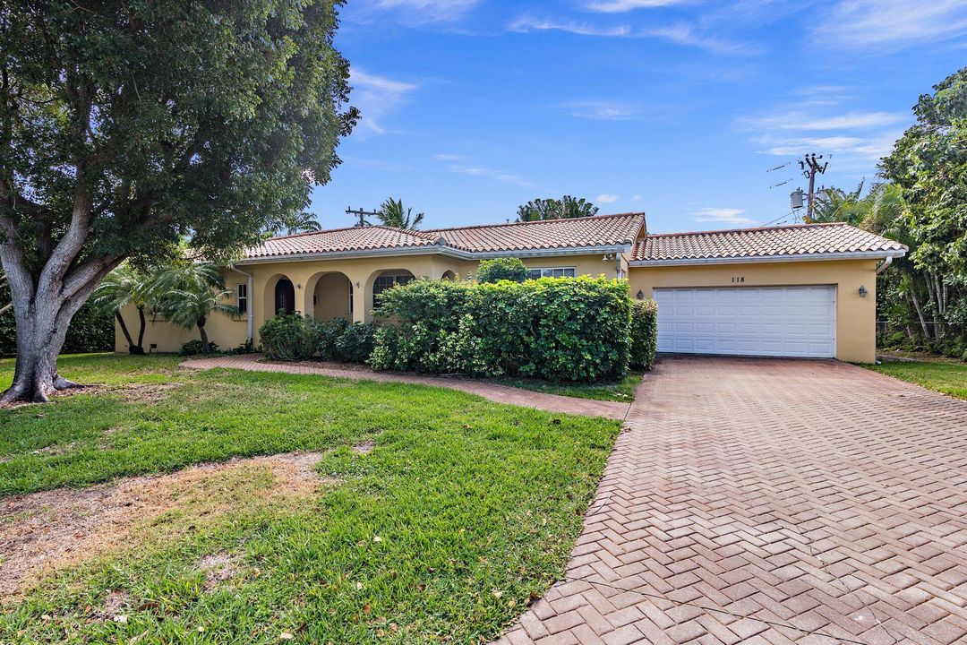 Recently Rented: $5,200 (3 beds, 2 baths, 2086 Square Feet)