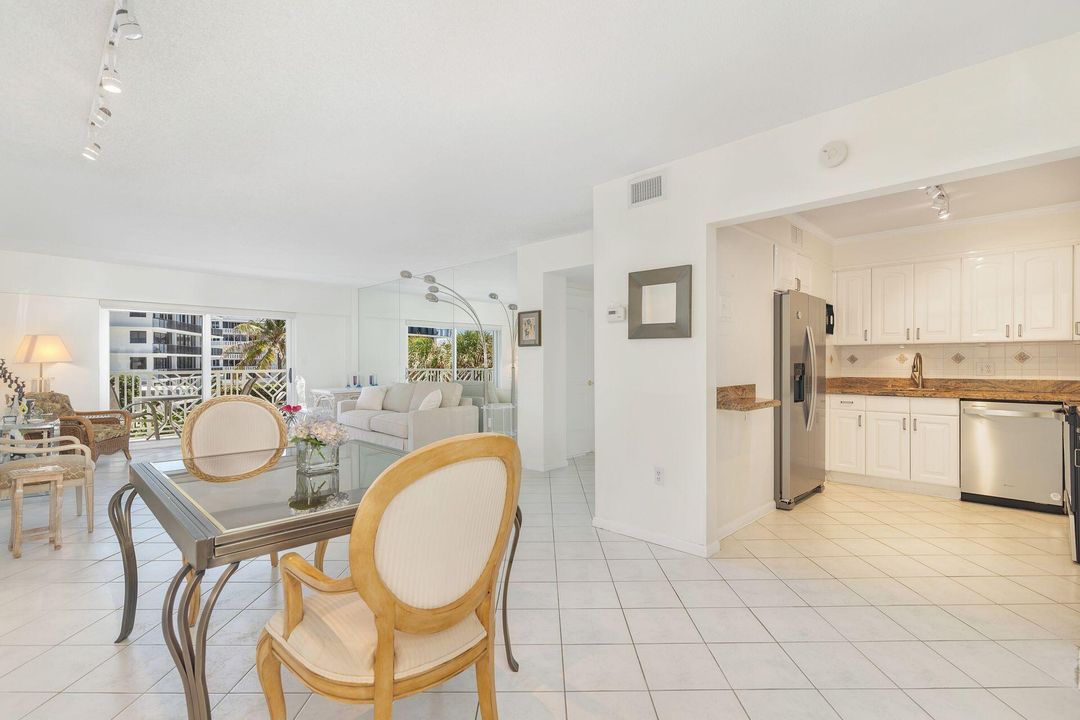 For Sale: $1,299,000 (1 beds, 1 baths, 972 Square Feet)