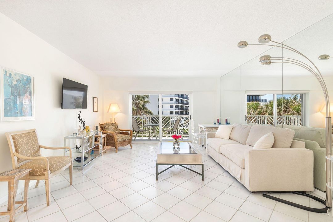 For Sale: $1,299,000 (1 beds, 1 baths, 972 Square Feet)