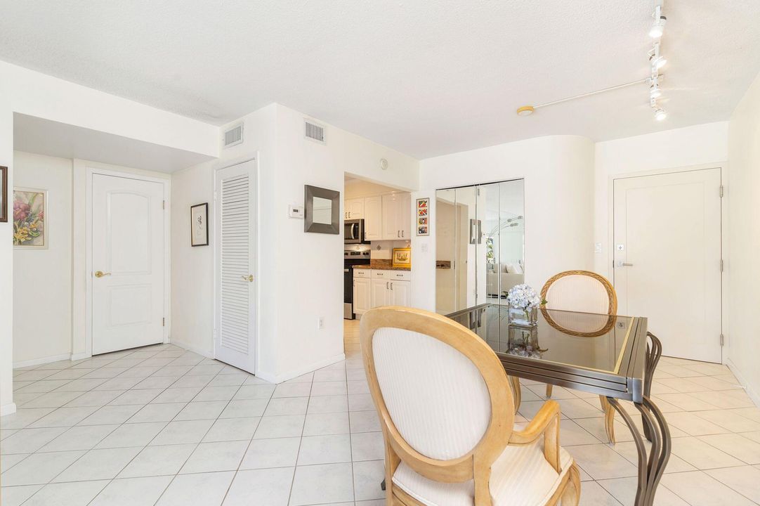 For Sale: $1,299,000 (1 beds, 1 baths, 972 Square Feet)