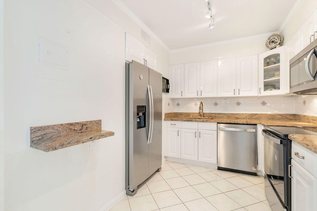 For Sale: $1,299,000 (1 beds, 1 baths, 972 Square Feet)