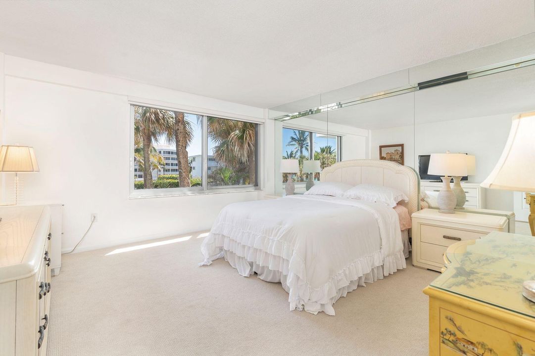 For Sale: $1,299,000 (1 beds, 1 baths, 972 Square Feet)