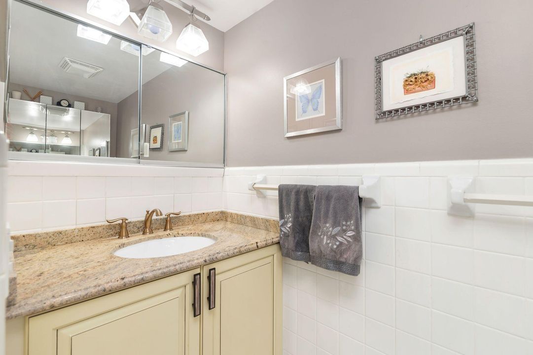 For Sale: $1,299,000 (1 beds, 1 baths, 972 Square Feet)