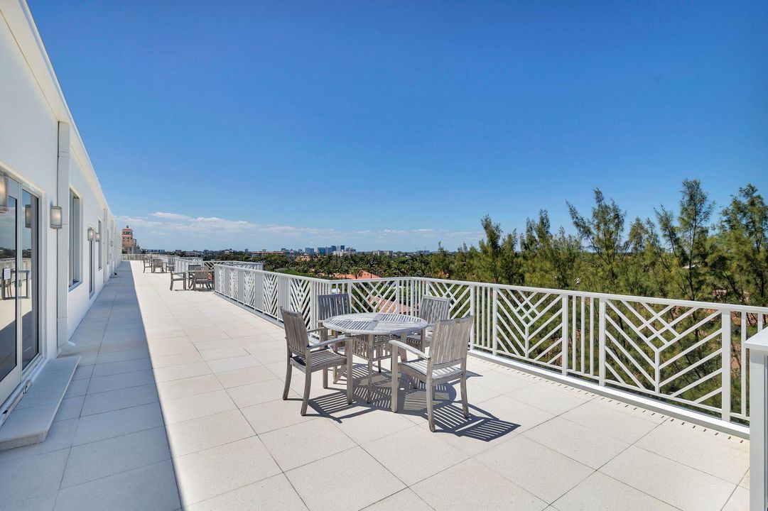 For Sale: $1,299,000 (1 beds, 1 baths, 972 Square Feet)