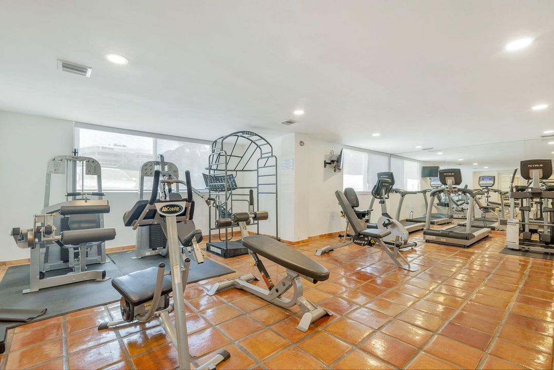 For Sale: $1,299,000 (1 beds, 1 baths, 972 Square Feet)