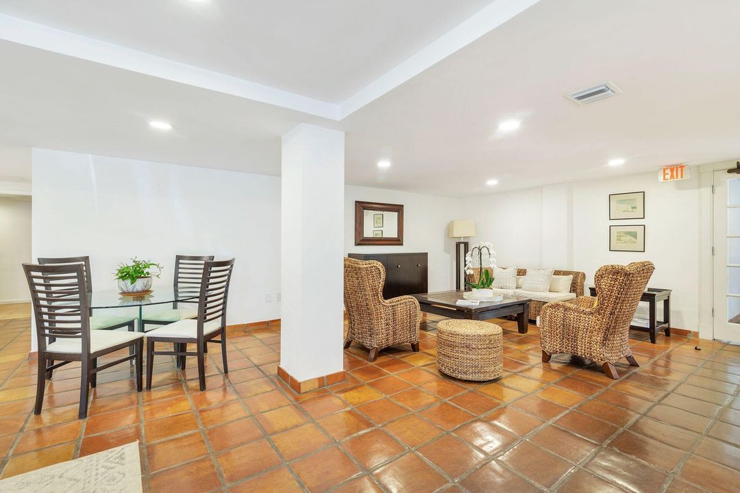 For Sale: $1,299,000 (1 beds, 1 baths, 972 Square Feet)