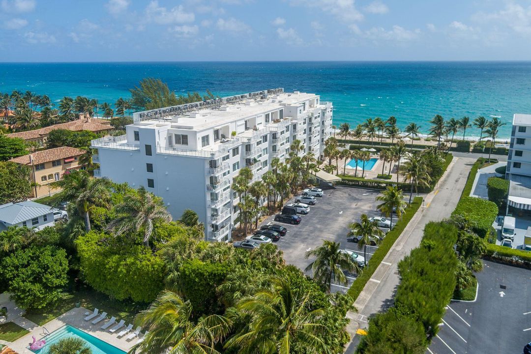 For Sale: $1,299,000 (1 beds, 1 baths, 972 Square Feet)