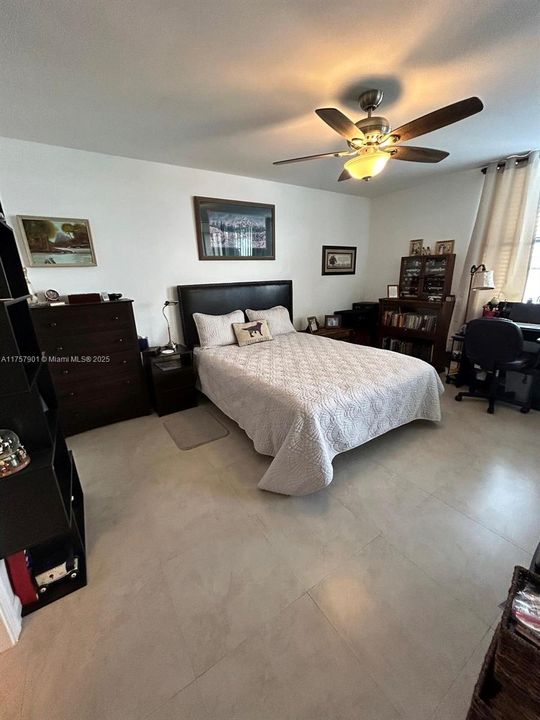 For Sale: $224,800 (2 beds, 2 baths, 920 Square Feet)