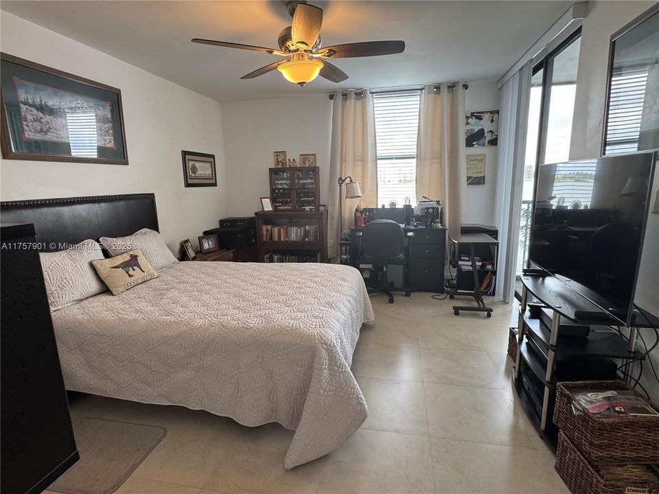 For Sale: $224,800 (2 beds, 2 baths, 920 Square Feet)