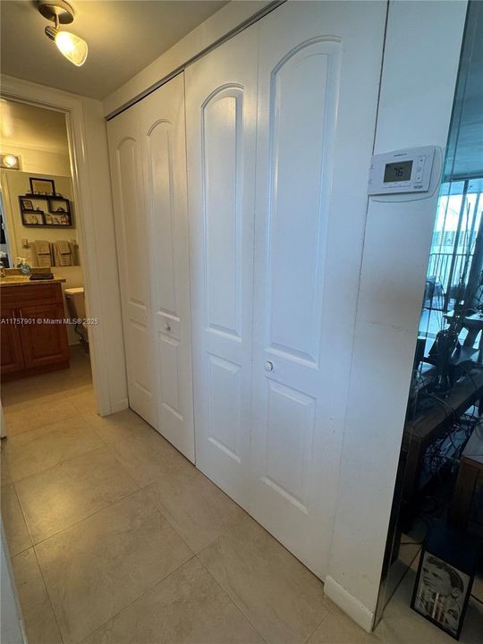 For Sale: $224,800 (2 beds, 2 baths, 920 Square Feet)