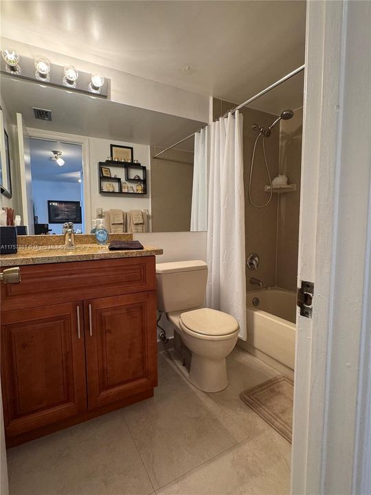 For Sale: $224,800 (2 beds, 2 baths, 920 Square Feet)