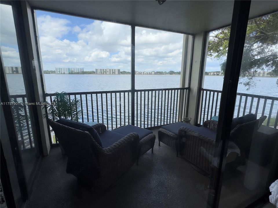 For Sale: $224,800 (2 beds, 2 baths, 920 Square Feet)