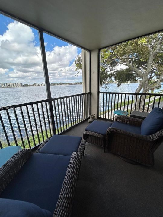 For Sale: $224,800 (2 beds, 2 baths, 920 Square Feet)