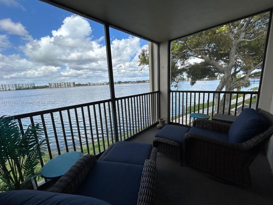 For Sale: $224,800 (2 beds, 2 baths, 920 Square Feet)