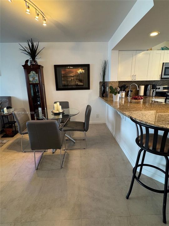 For Sale: $224,800 (2 beds, 2 baths, 920 Square Feet)