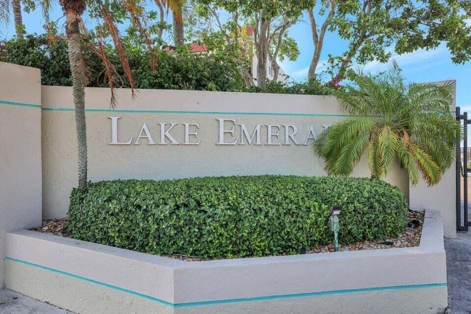 For Sale: $224,800 (2 beds, 2 baths, 920 Square Feet)