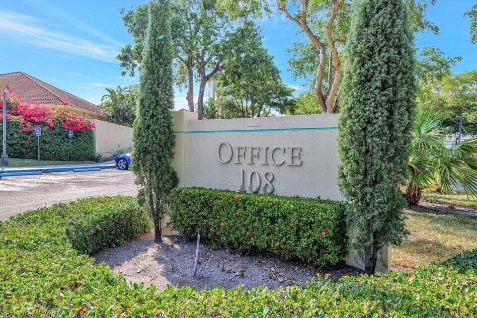 For Sale: $224,800 (2 beds, 2 baths, 920 Square Feet)
