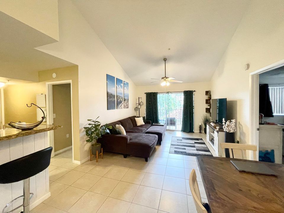 En Venta: $299,000 (3 camas, 2 baños, 1276 Pies cuadrados)