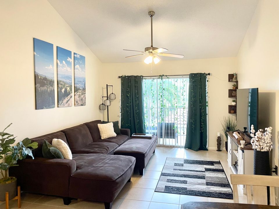 En Venta: $299,000 (3 camas, 2 baños, 1276 Pies cuadrados)