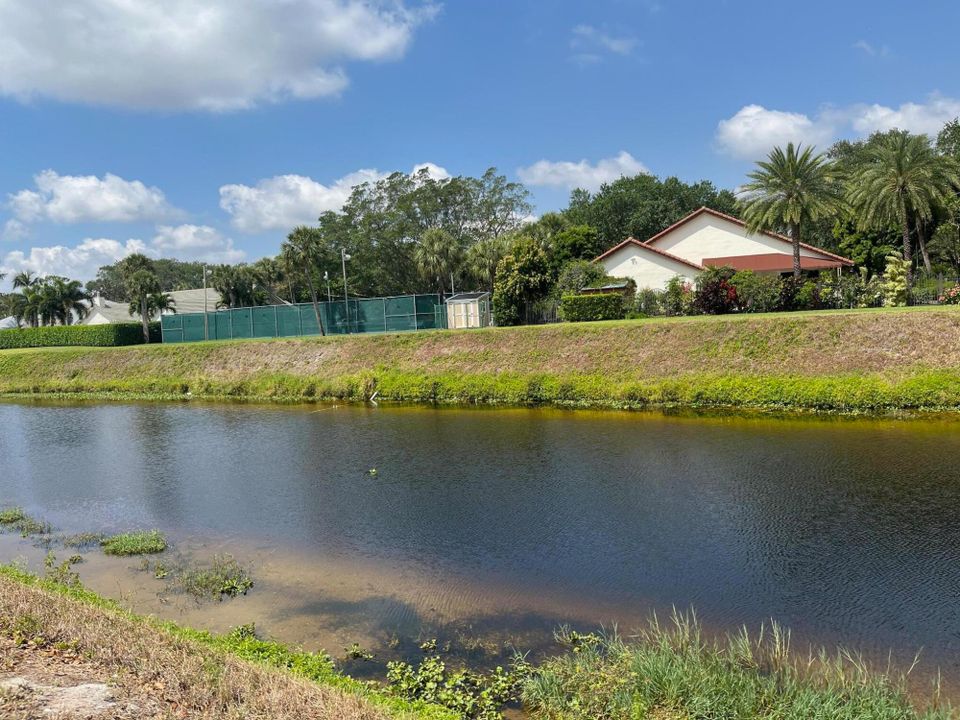 Recently Sold: $199,000 (2 beds, 2 baths, 1013 Square Feet)