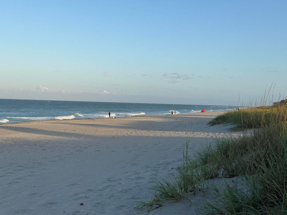 For Sale: $2,299,000 (4 beds, 2 baths, 2545 Square Feet)