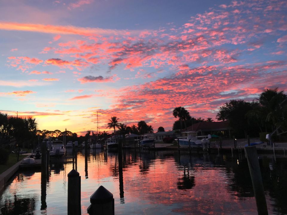 For Sale: $2,299,000 (4 beds, 2 baths, 2545 Square Feet)