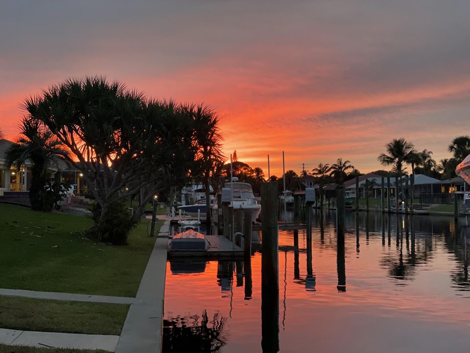 For Sale: $2,299,000 (4 beds, 2 baths, 2545 Square Feet)