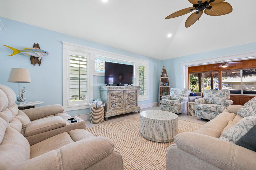 For Sale: $1,699,000 (3 beds, 2 baths, 2356 Square Feet)