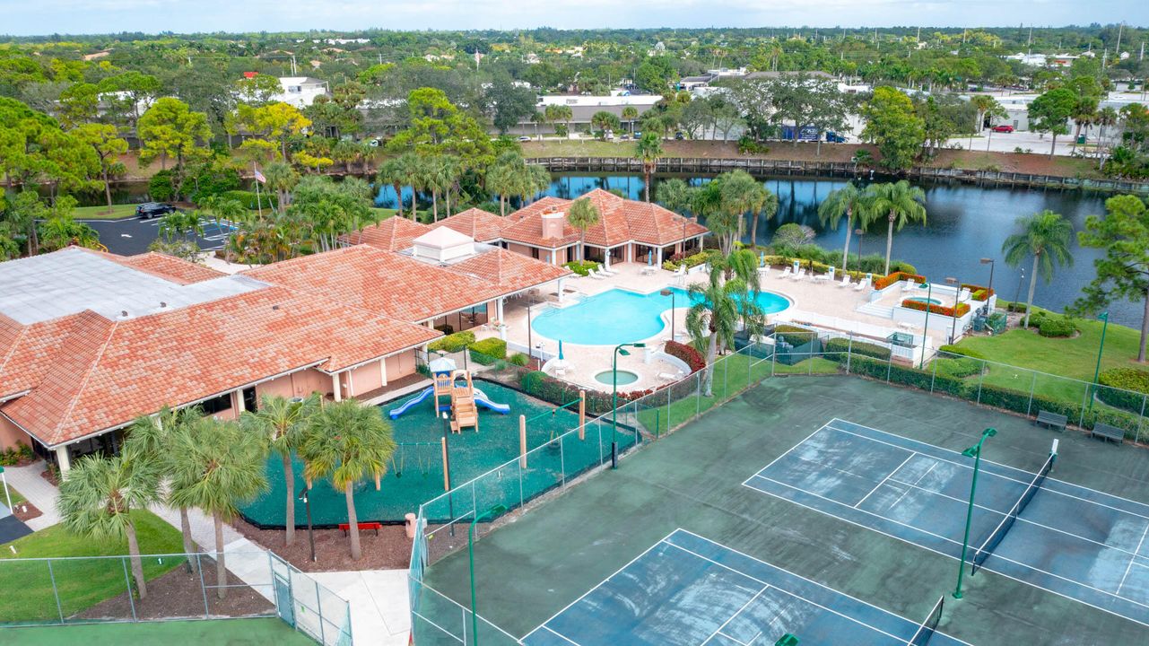 待售: $229,900 (2 贝兹, 2 浴室, 1162 平方英尺)