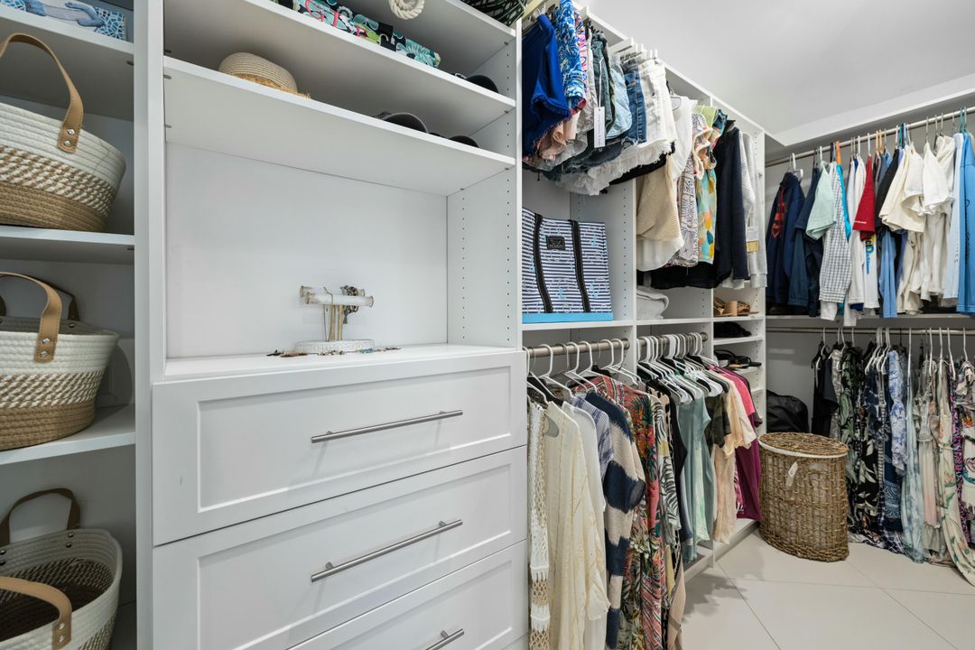 For Sale: $1,699,000 (3 beds, 2 baths, 2356 Square Feet)