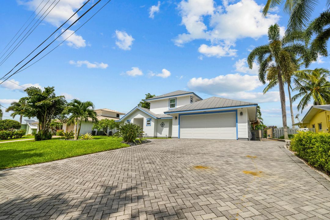 For Sale: $1,699,000 (3 beds, 2 baths, 2356 Square Feet)