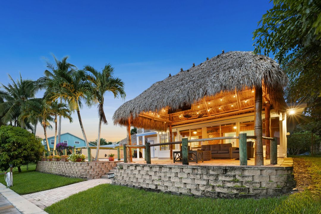 For Sale: $1,699,000 (3 beds, 2 baths, 2356 Square Feet)