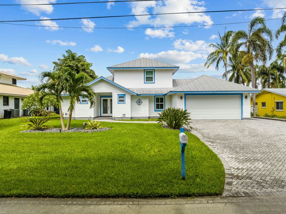 For Sale: $1,699,000 (3 beds, 2 baths, 2356 Square Feet)