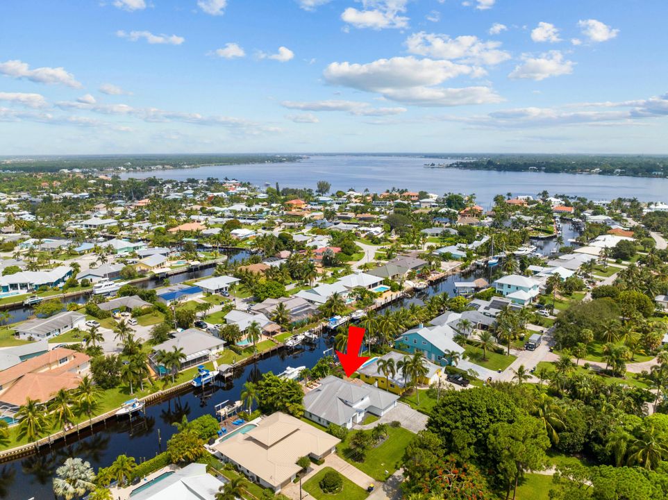 For Sale: $1,699,000 (3 beds, 2 baths, 2356 Square Feet)