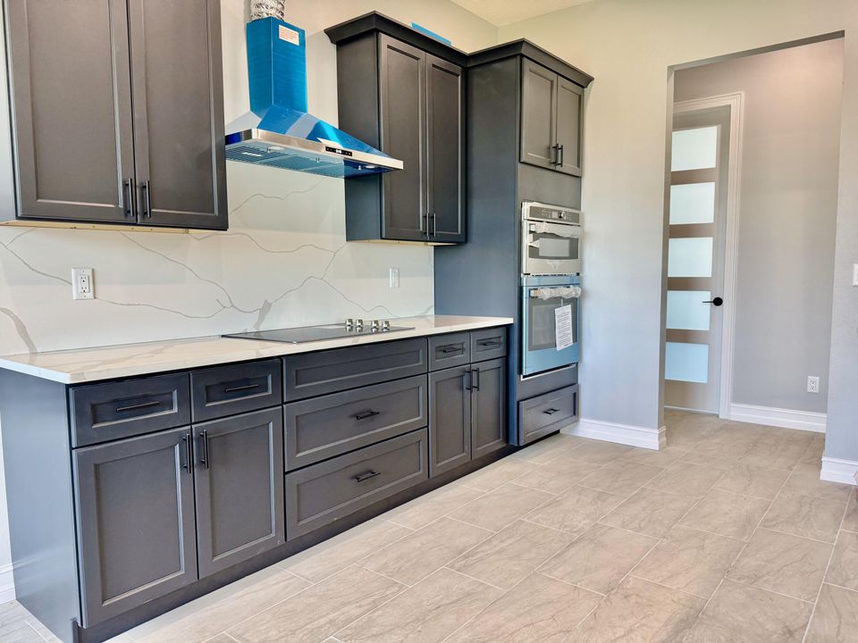 На продажу: $599,000 (4 спален, 2 ванн, 2000 Квадратных фут)