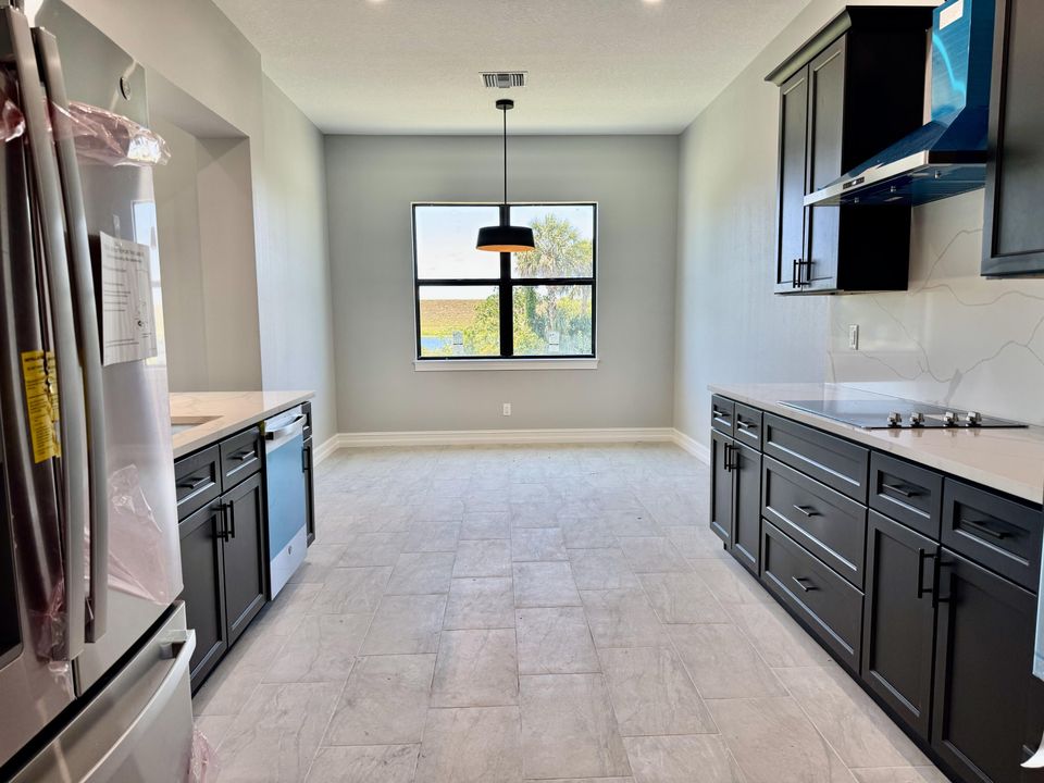 На продажу: $599,000 (4 спален, 2 ванн, 2000 Квадратных фут)